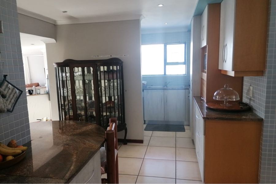 To Let 5 Bedroom Property for Rent in Paradise Beach Western Cape